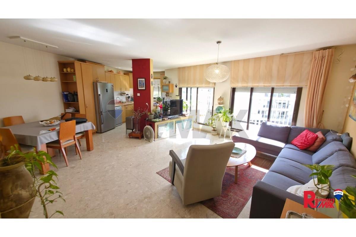 Apartment for Sale in Rishon LeZion - Image 3
