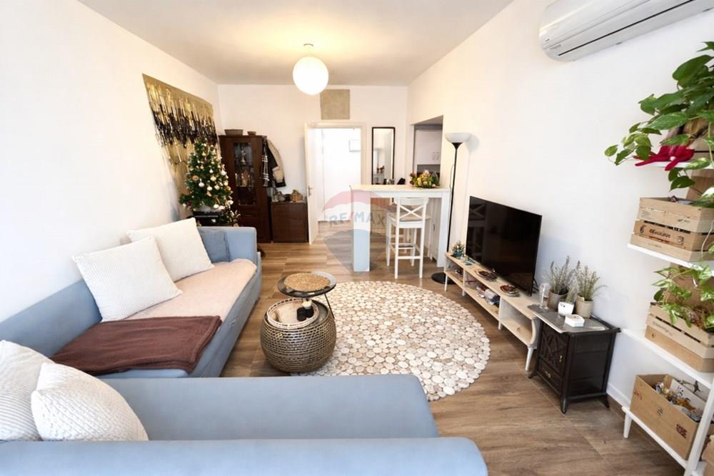 Apartment for Sale in Bnei Brak - Image 3