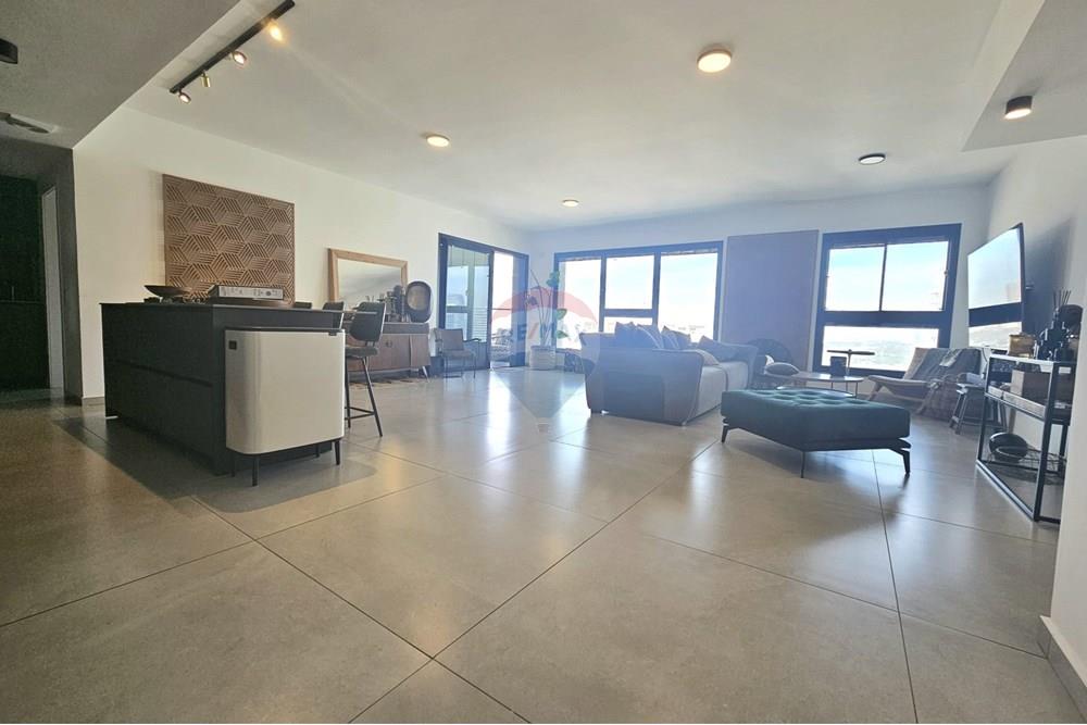 Apartment for Sale in Ramat Gan - Image 4