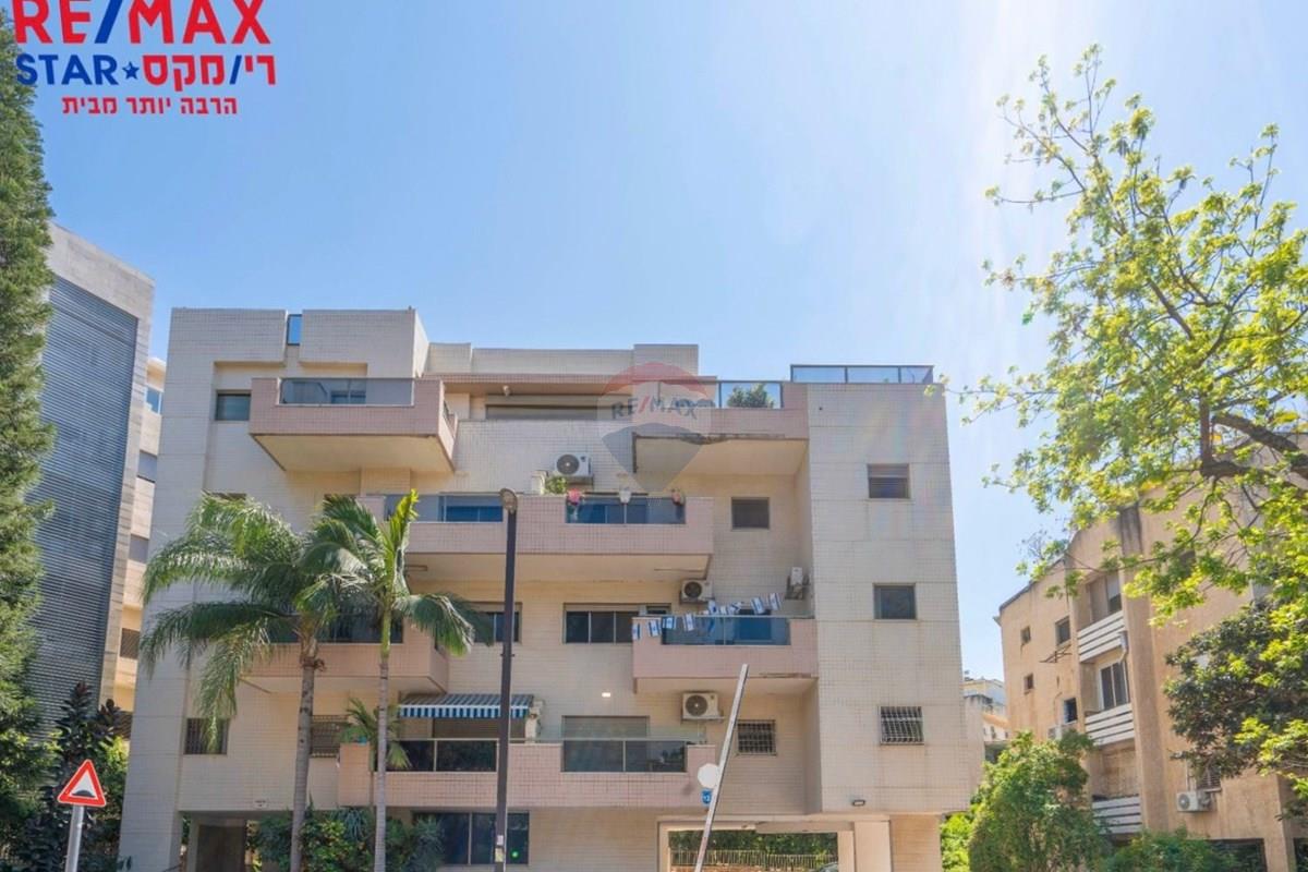 Apartment for Sale in Herzliya - Image 1