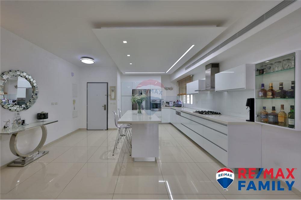 Apartment for Sale in קרית אתא - Image 4