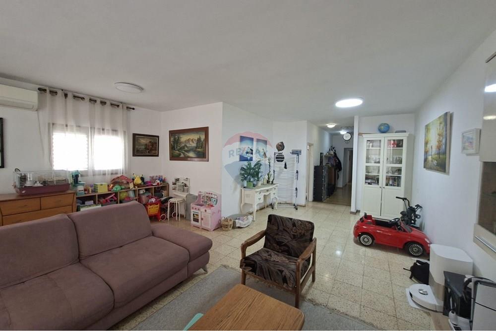 Apartment for Sale in Petah Tikva - Image 2