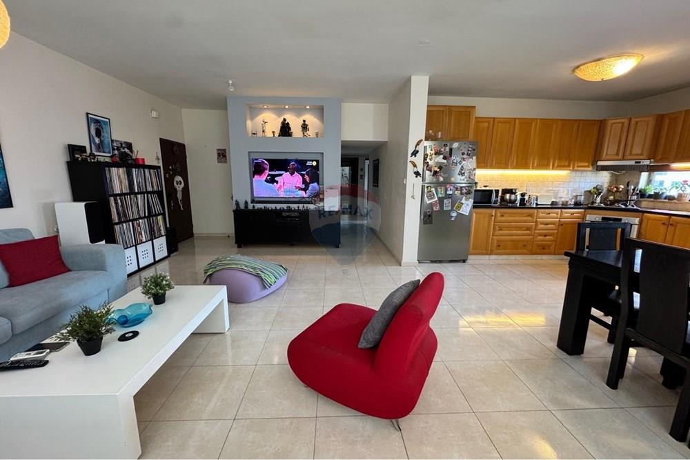 Apartment for Sale in Hod HaSharon - Image 2
