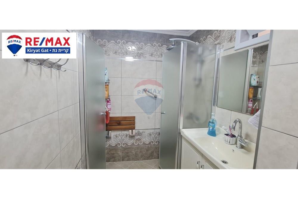 Apartment for Sale in קרית גת - Image 4