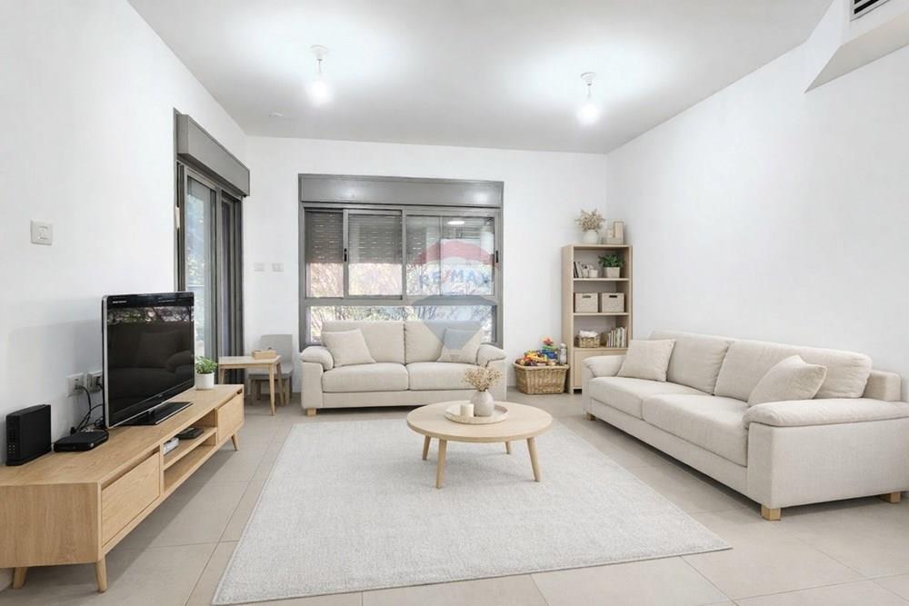 Apartment for Sale in מעלות - Image 1