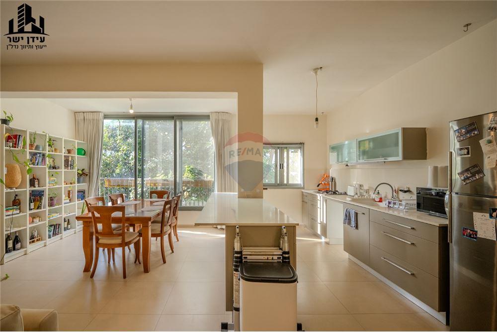 Apartment for Sale in Tel Aviv - Image 4
