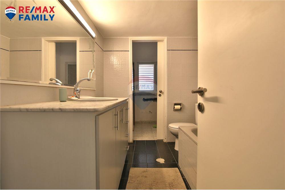 Apartment for Sale in Kiryat Yam - Image 5