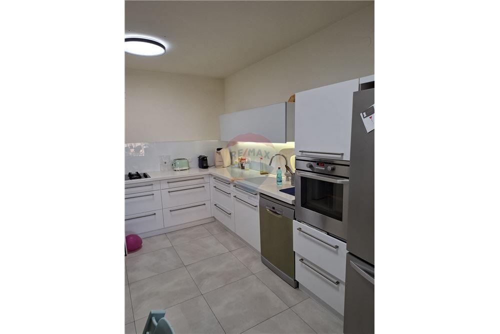 Apartment for Sale in Tel Aviv - Image 2