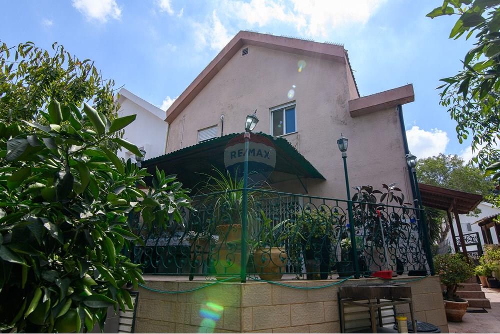 Apartment for Sale in נוף הגליל - Image 1