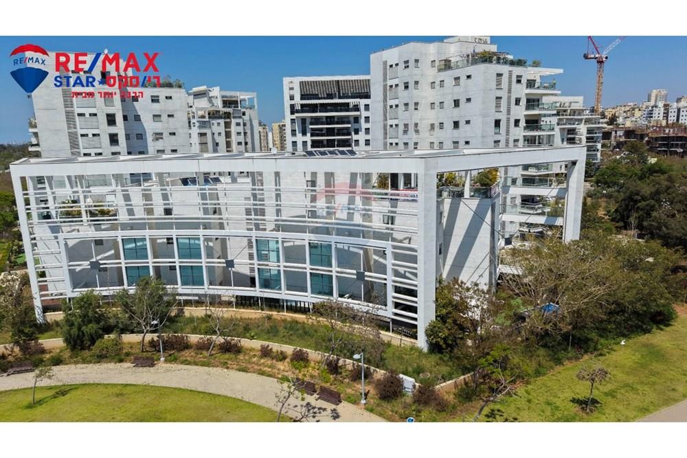 Apartment for Sale in Herzliya - Image 1