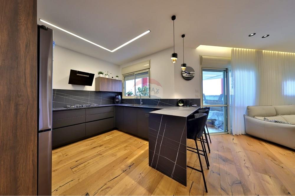 Apartment for Sale in קרית מוצקין - Image 3