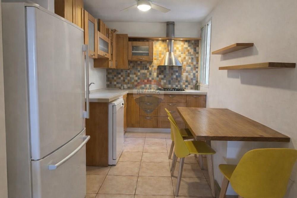 Apartment for Sale in Hod HaSharon - Image 3