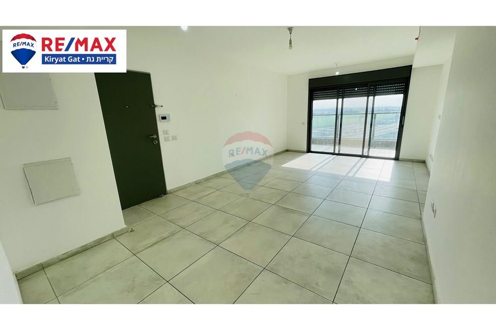 Apartment for Sale in קרית גת - Image 2