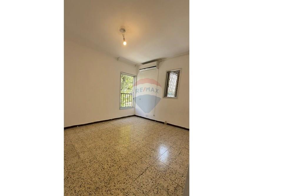 Apartment for Sale in Holon - Image 3