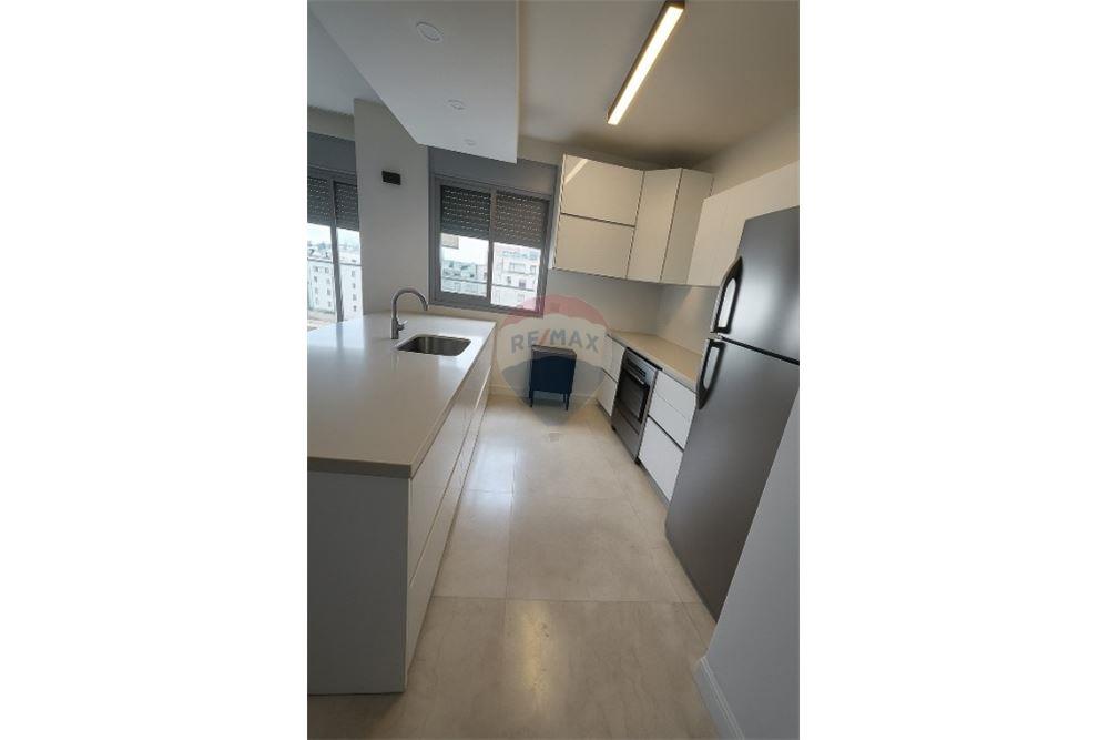 Apartment for Sale in Tel Aviv - Image 3