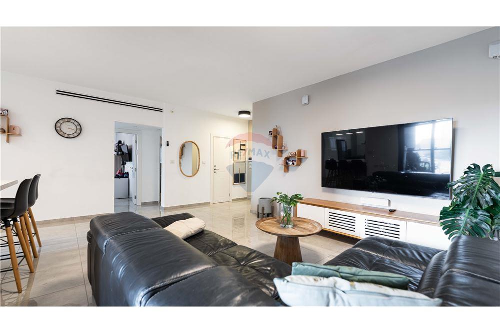 Apartment for Sale in Or Yehuda - Image 4