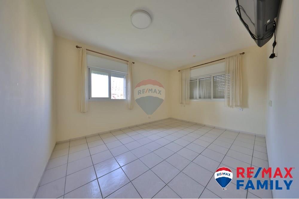 Apartment for Sale in קרית מוצקין - Image 6