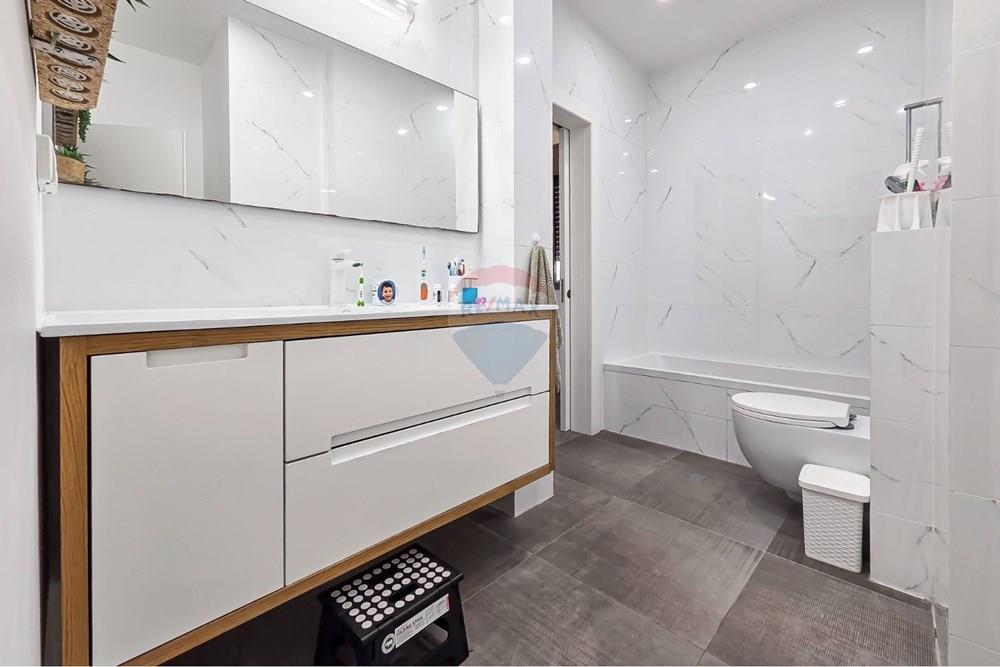 Apartment for Sale in קרית מוצקין - Image 7