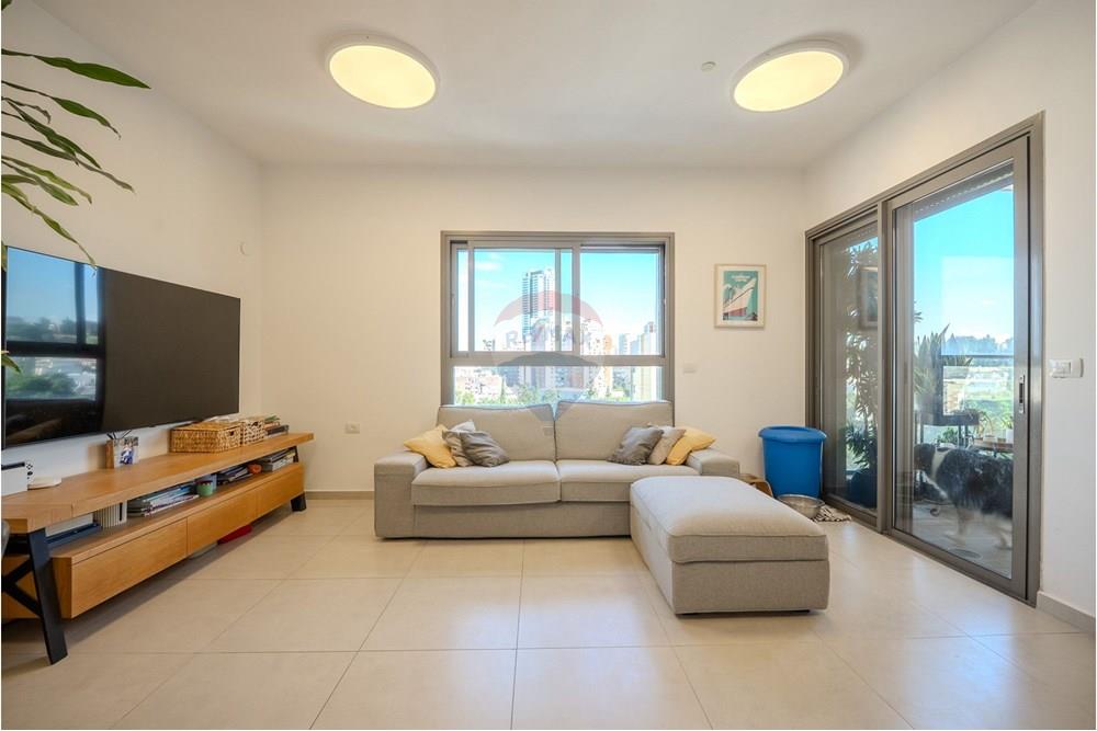 Apartment for Sale in Ramat Gan - Image 2