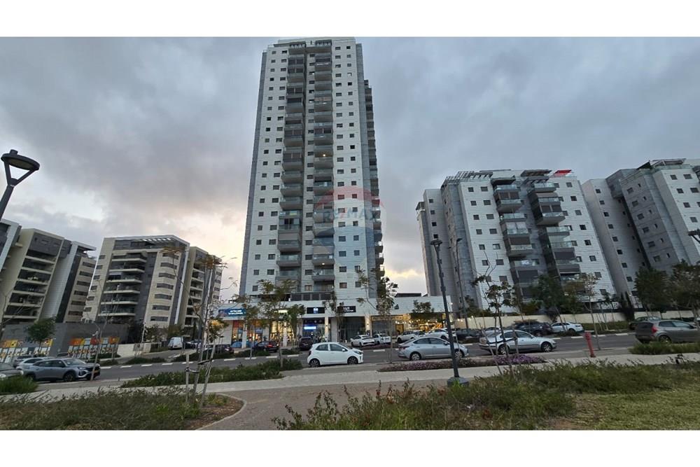 Apartment for Sale in קרית גת - Image 1