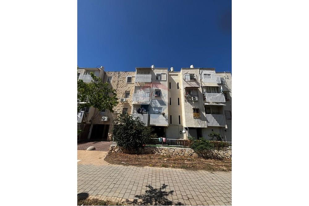 Apartment for Sale in Kiryat Yam - Image 1