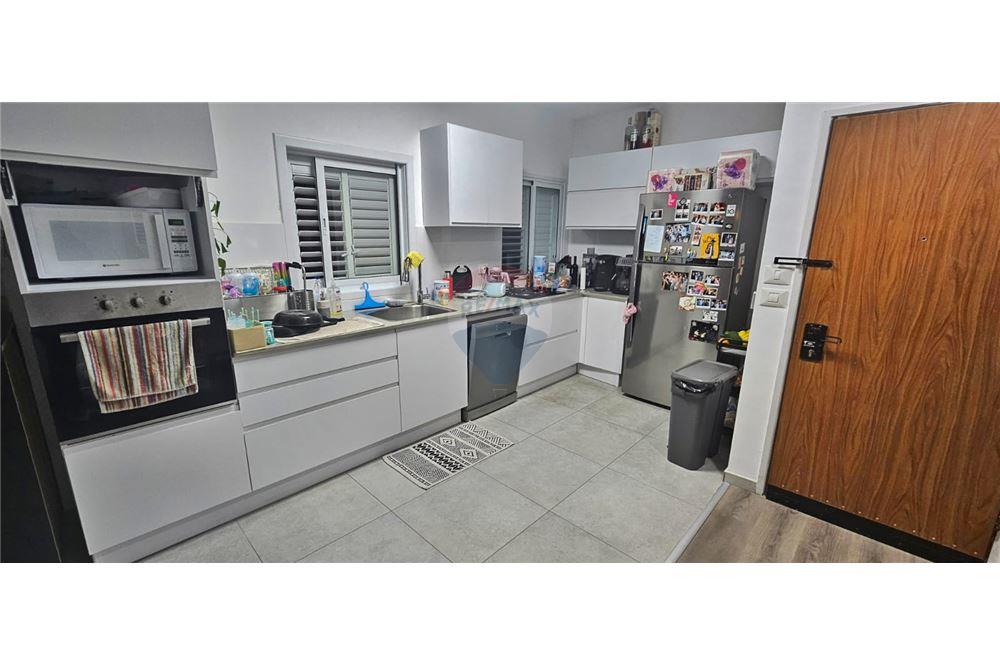 Apartment for Sale in Tel Aviv - Image 2