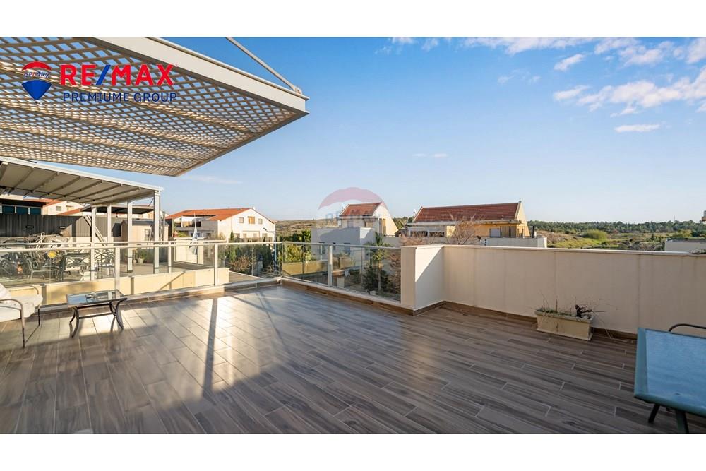 Apartment for Sale in שוהם - Image 2
