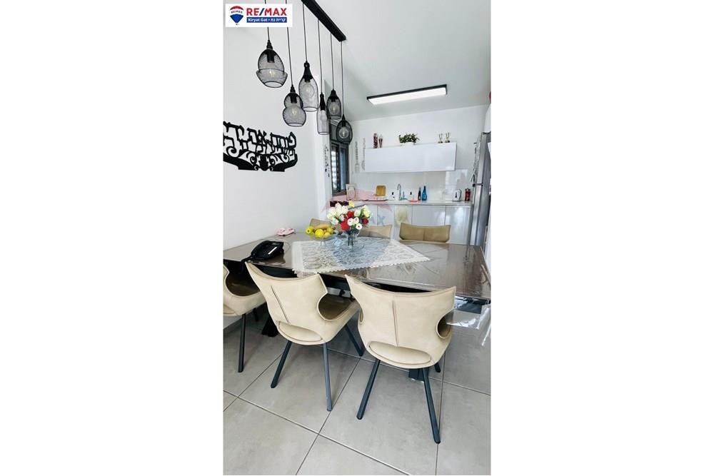 Apartment for Sale in קרית גת - Image 6
