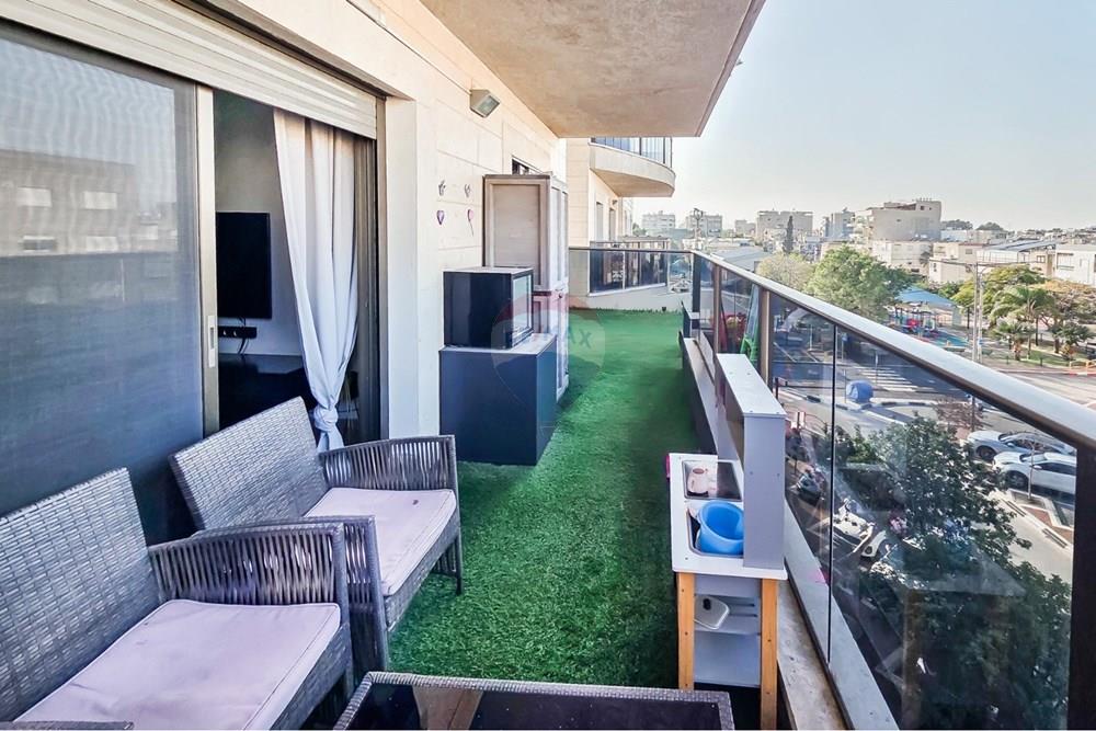 Apartment for Sale in קרית מוצקין - Image 3
