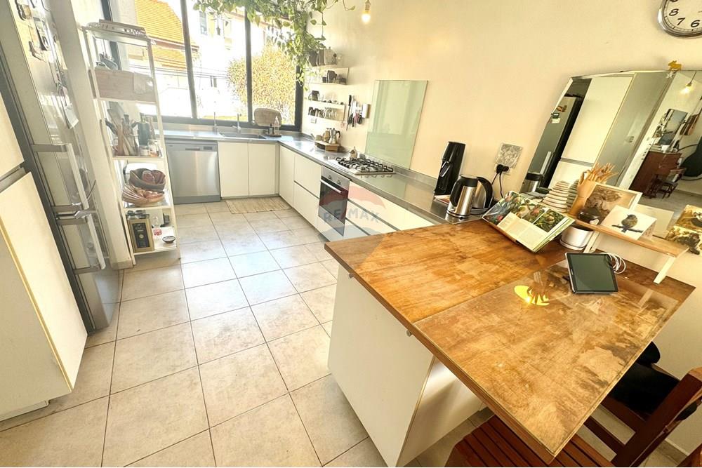 Apartment for Sale in Tel Aviv - Image 2