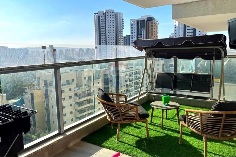 Apartment for Sale in קרית מוצקין - Image 1