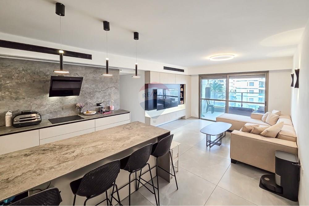 Apartment for Sale in Kiryat Yam - Image 2