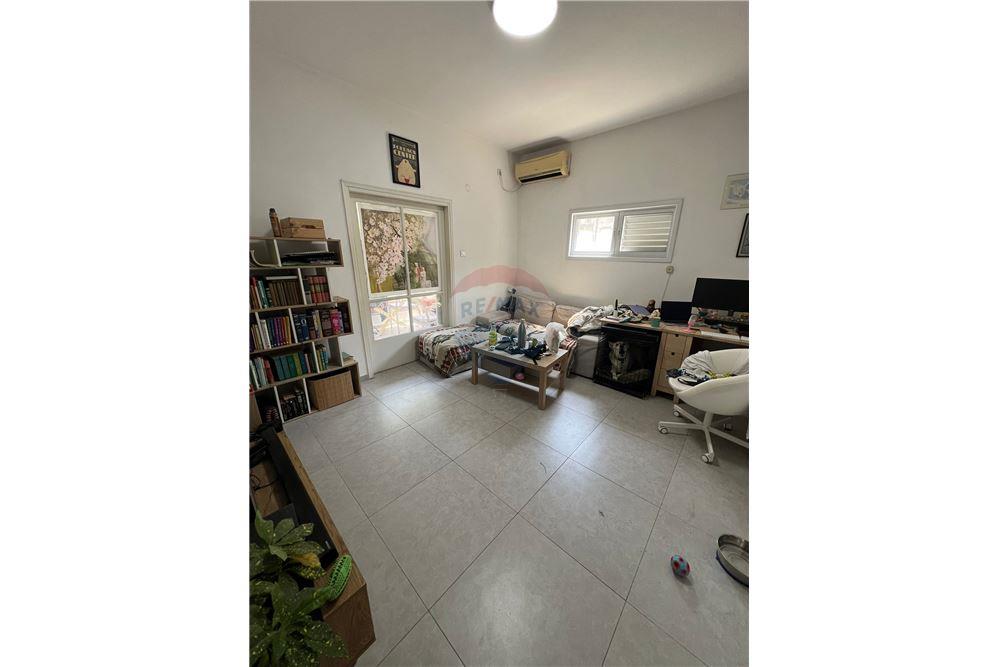 Apartment for Sale in Tel Aviv - Image 3