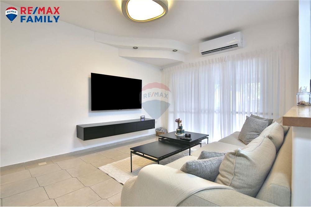 Apartment for Sale in קרית מוצקין - Image 3