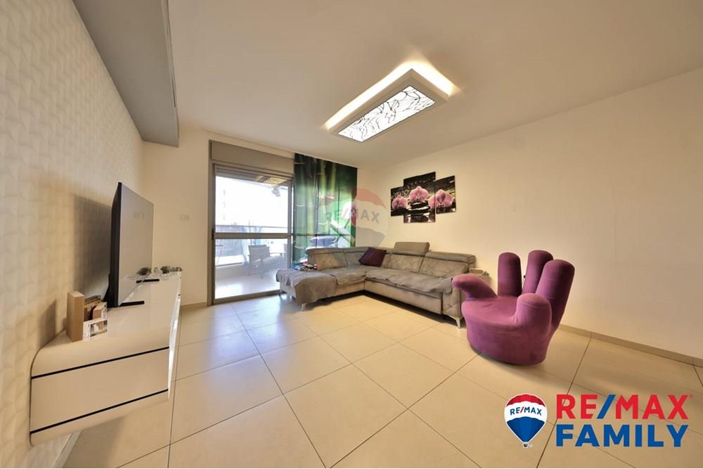 Apartment for Sale in Kiryat Yam - Image 2