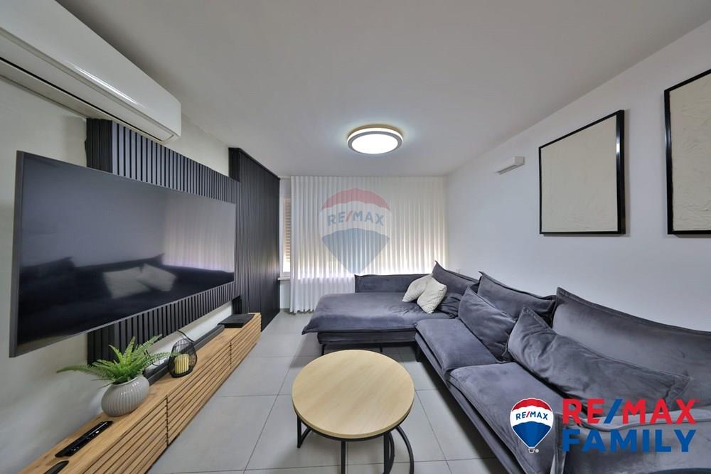 Apartment for Sale in קרית מוצקין - Image 5