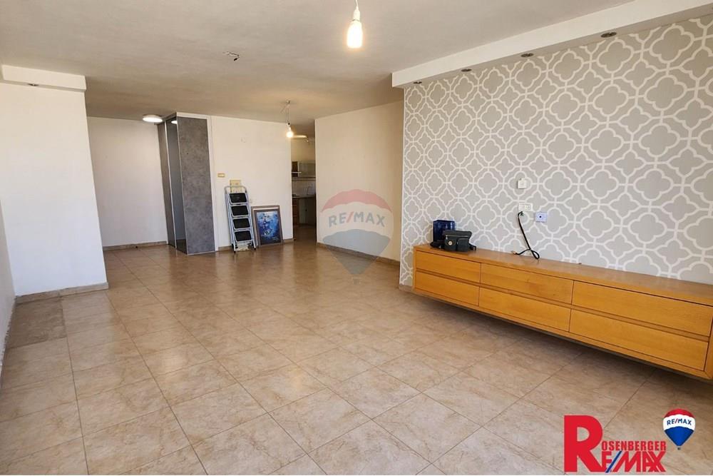 Apartment for Sale in Holon - Image 2