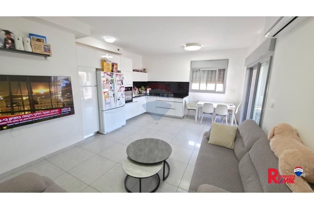 Apartment for Sale in Holon - Image 3