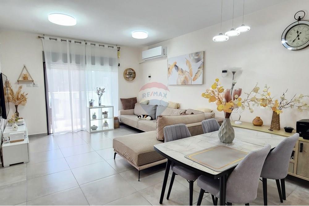 Apartment for Sale in מעלות - Image 1
