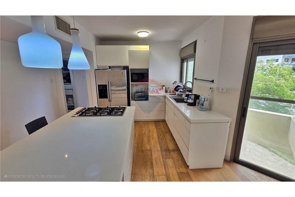 Apartment for Sale in Tel Aviv - Image 4