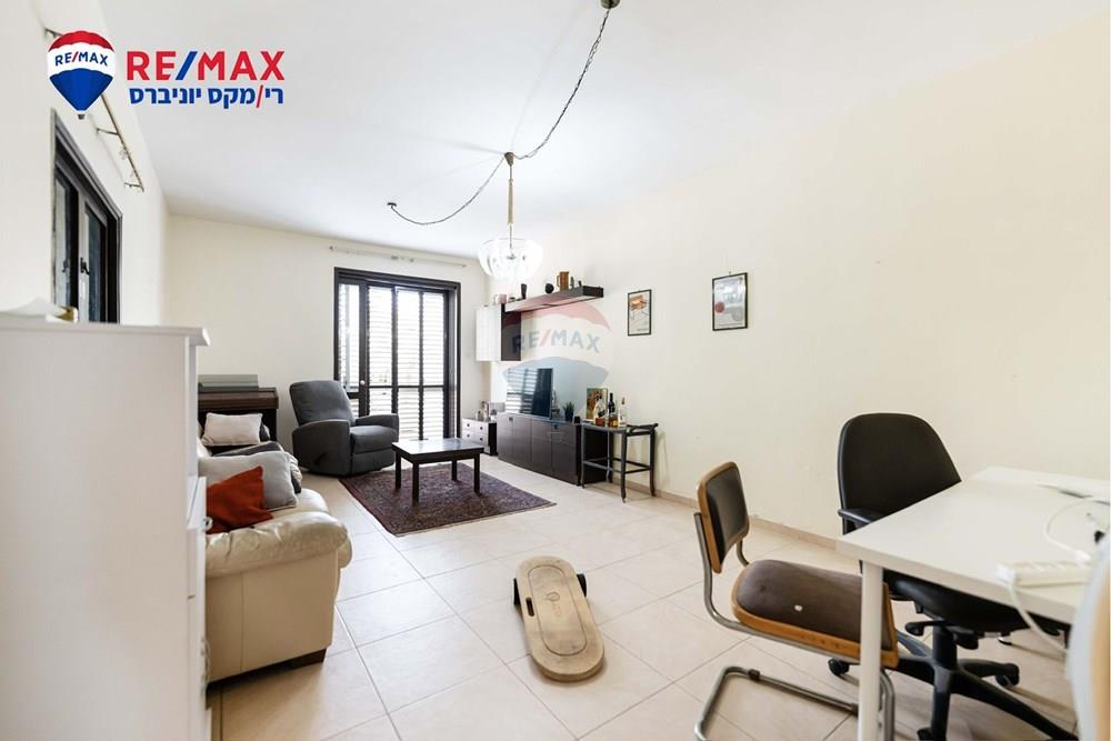House for Sale in Rehovot - Image 1