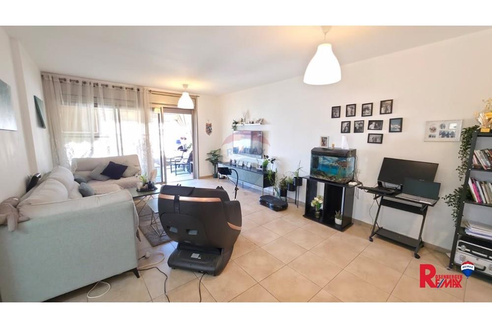 Apartment for Sale in Holon - Image 1