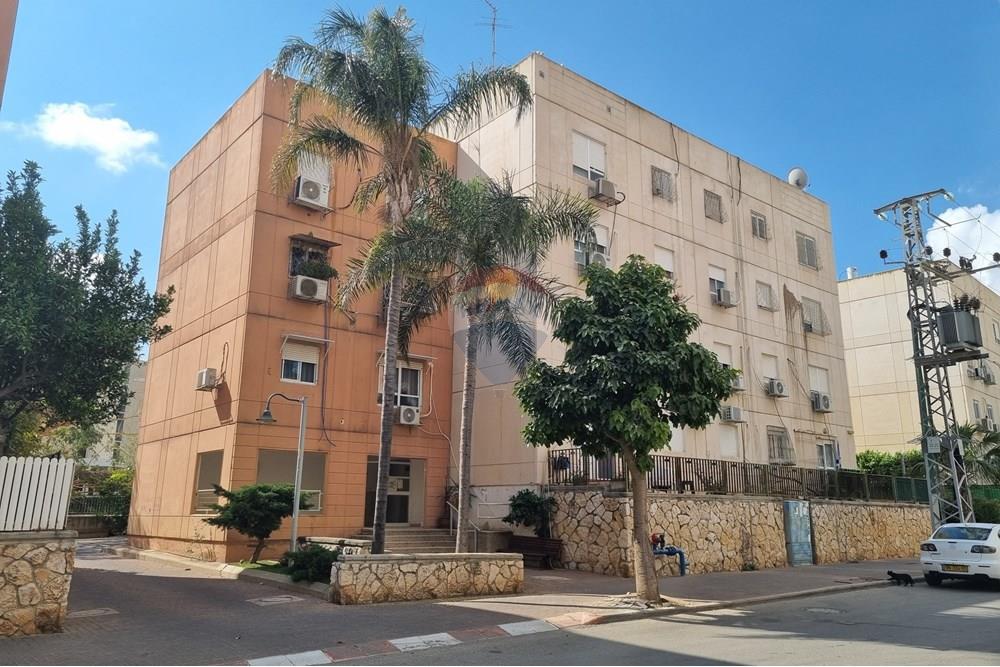 Apartment for Sale in קרית גת - Image 1