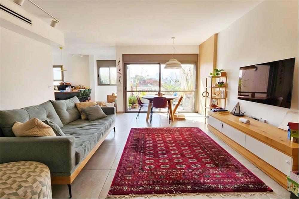 Apartment for Sale in Tel Aviv - Image 2