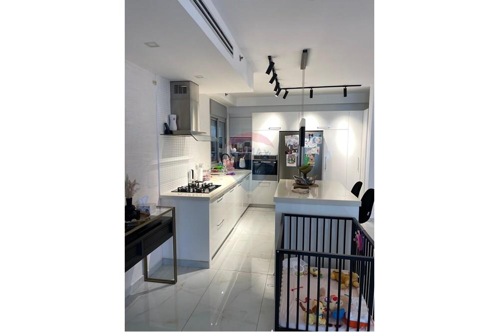 Apartment for Sale in Rishon LeZion - Image 3