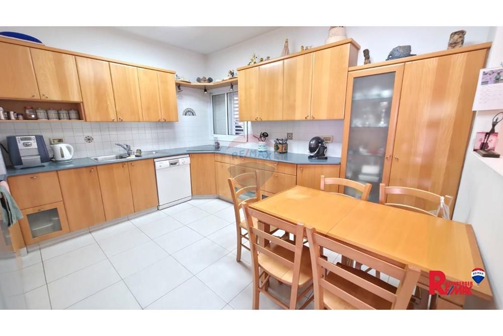 Apartment for Sale in אזור - Image 5