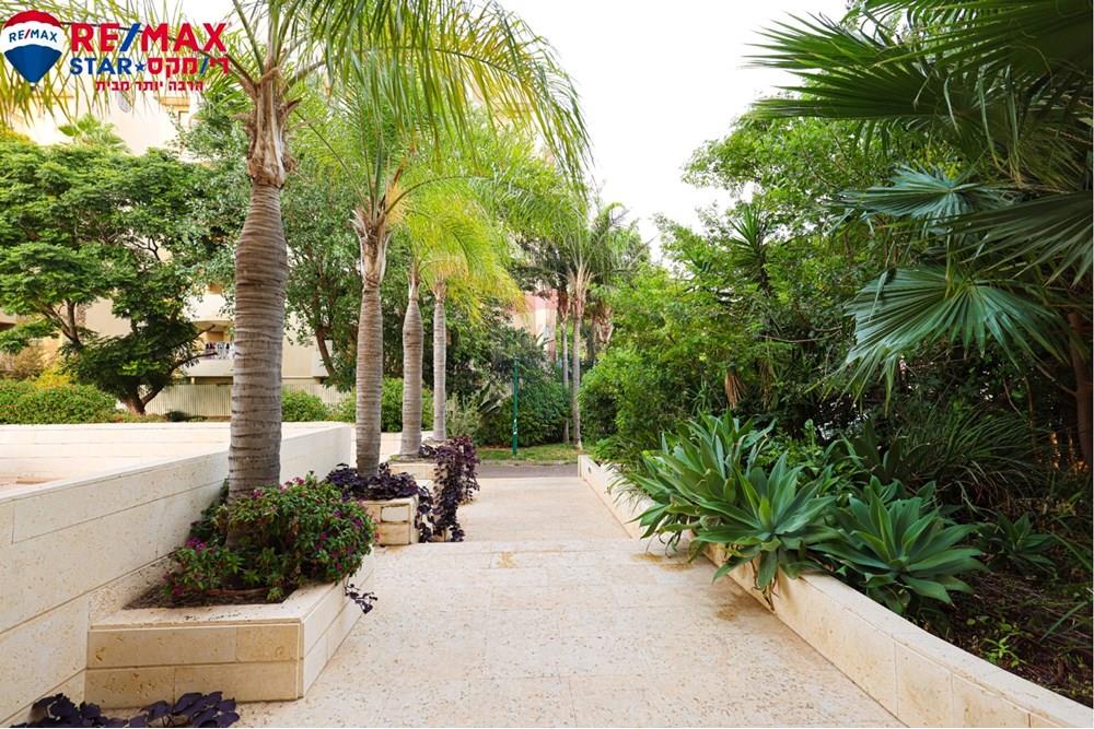 Apartment for Sale in Herzliya - Image 2