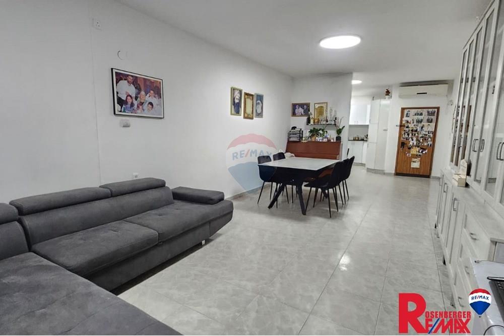 Apartment for Sale in Tel Aviv - Image 2