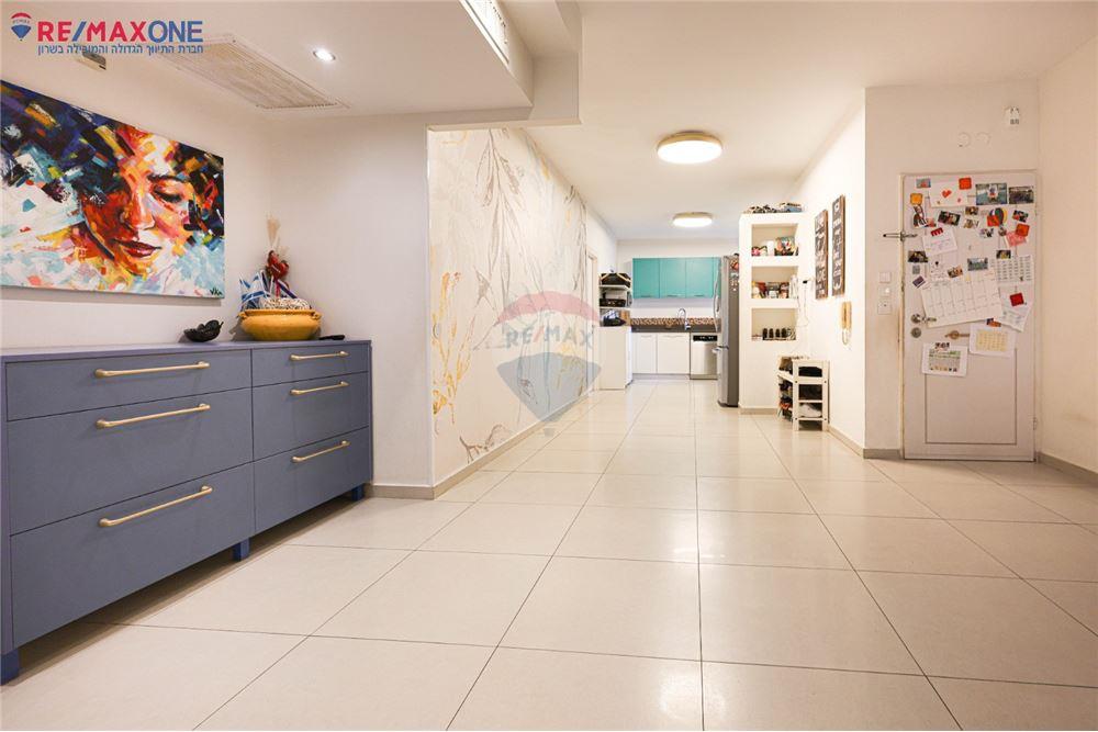 Apartment for Sale in Kfar Saba - Image 7