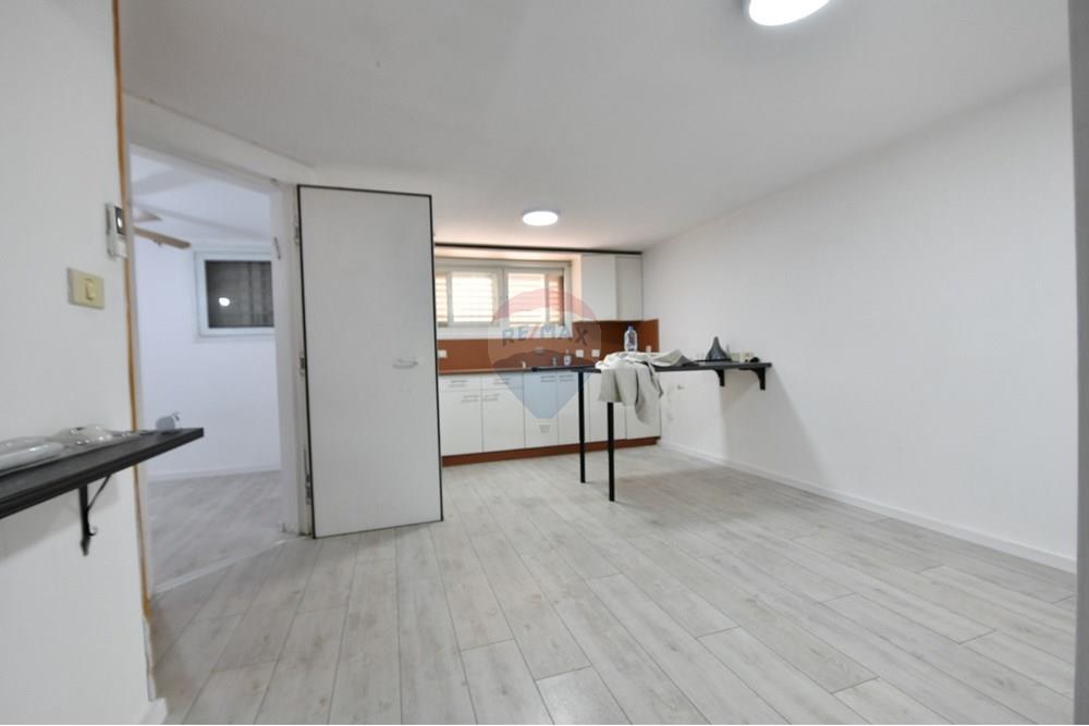 Apartment for Sale in Ganei Tikva - Image 2